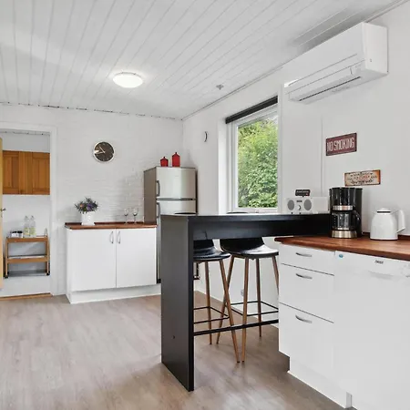 Feriehus 2 Bedroom Pet Friendly In *