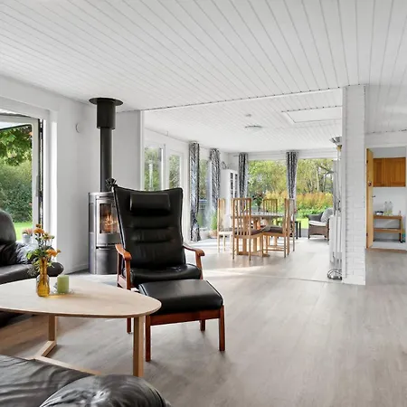 Feriehus 2 Bedroom Pet Friendly In