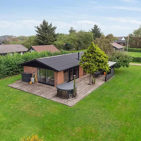 Feriehus 2 Bedroom Pet Friendly In
