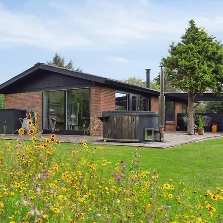 Feriehus 2 Bedroom Pet Friendly In *