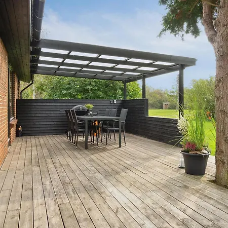 Dom wakacyjny 2 Bedroom Stunning In *