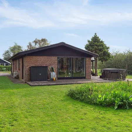 Feriehus 2 Bedroom Pet Friendly In